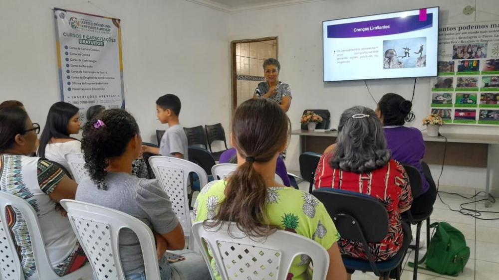 Associação de Artesãos de Canaã realiza palestra sobre inteligência emocional