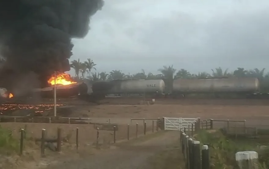 Trem da Vale pega fogo e Estrada de Ferro Carajás fica interditada