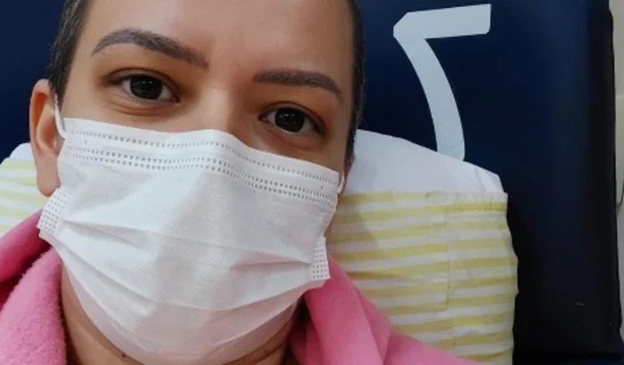 Professora luta contra câncer e precisa de cirurgia complexa para sobreviver