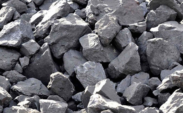 Caem os estoques da China, dispara o preço do minério de ferro no Brasil