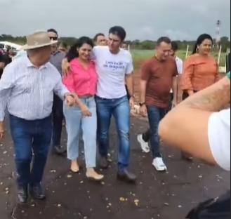 Conceição: Helder abraça Elida Elena, favorita na corrida eleitoral 2024