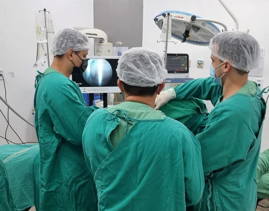 Hospital Cinco de Outubro realiza a primeira cirurgia de videoartroscopia de ombro da região