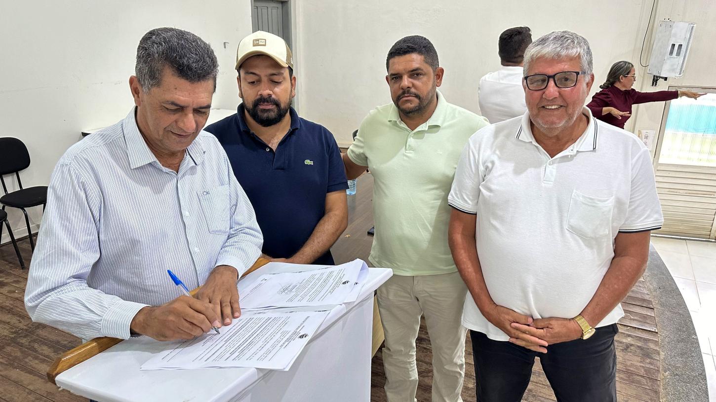Prefeitura de Novo Repartimento concede readequação salarial aos servidores do município