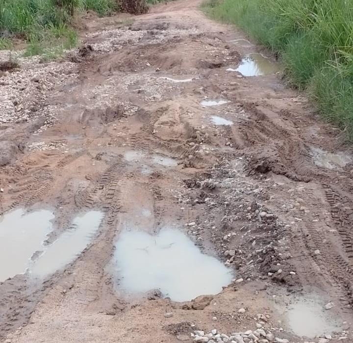 Lama e buracos: zona rural de Água Azul do Norte vive caos