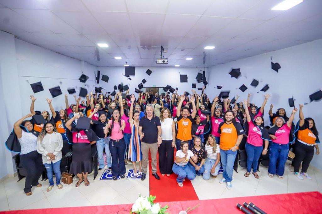 Canaã: centenas de mulheres recebem certificação de cursos profissionalizantes