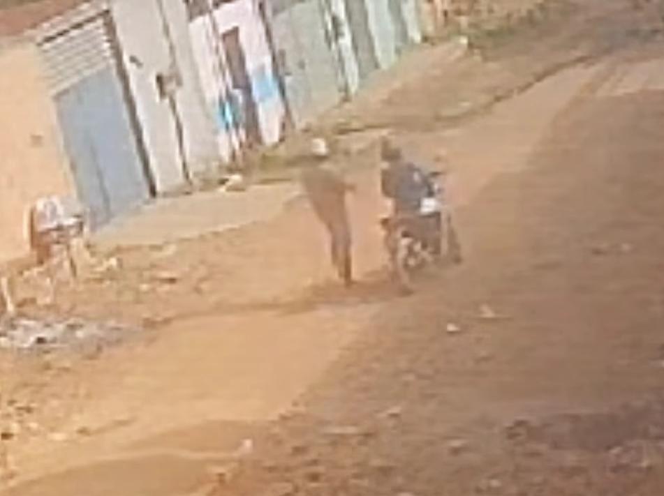 Brutal: Homem é assassinado a tiros dentro da própria casa