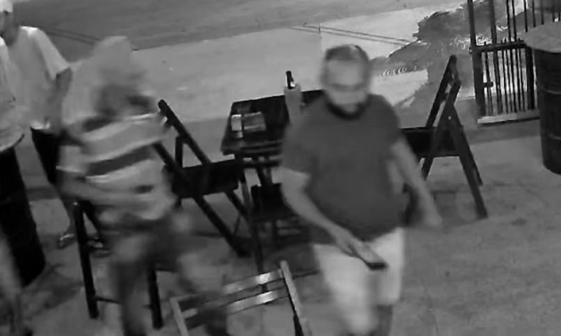 Em Parauapebas, criminosos assaltam clientes de um bar, no bairro Vila Rica