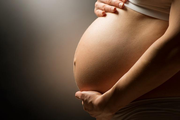 Marabá: Gestante tem bebê na porta de casa