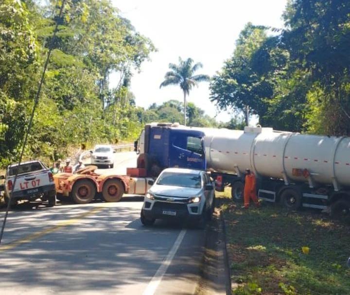 Perigoso: Um acidente na estrada do Salobo aconteceu nesta quarta-feira