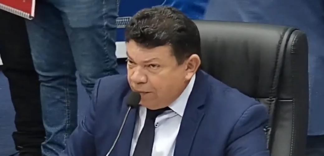 'Drogado', 'bate no pai e na mãe': Zacarias parte para cima de Aurélio Goiano em Parauapebas