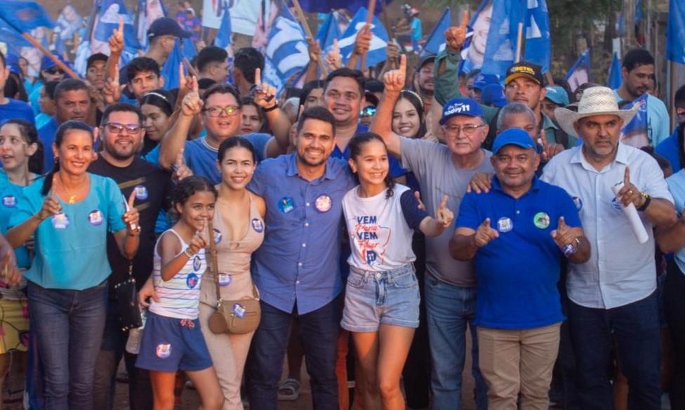 Em Itupiranga, Wagno Godoy mobiliza multidão em arrastão no Bairro Caveirinha