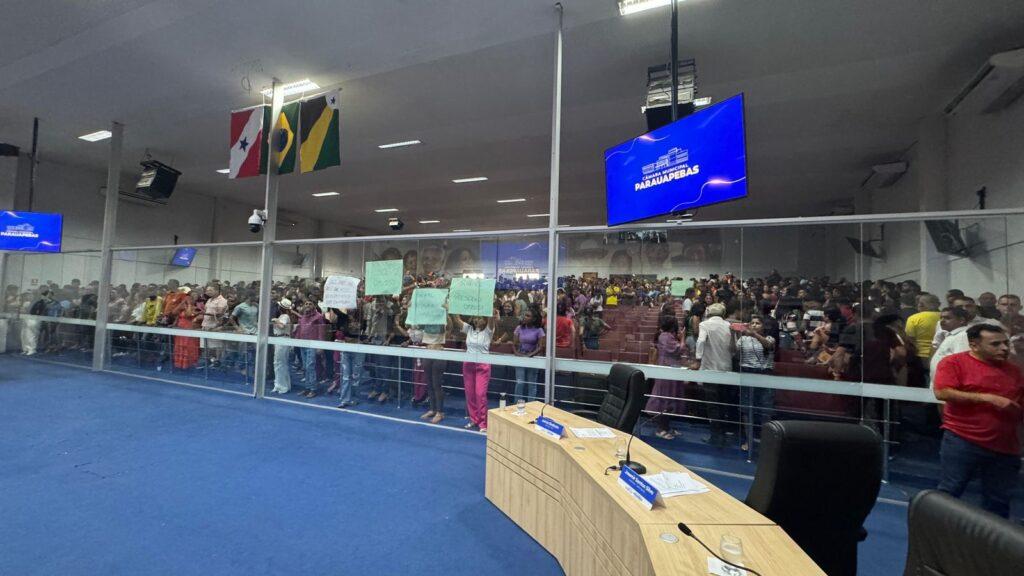 Parauapebas: Sessão da Câmara encerrada com tumulto após cobrança de vereador a Aurélio Goiano