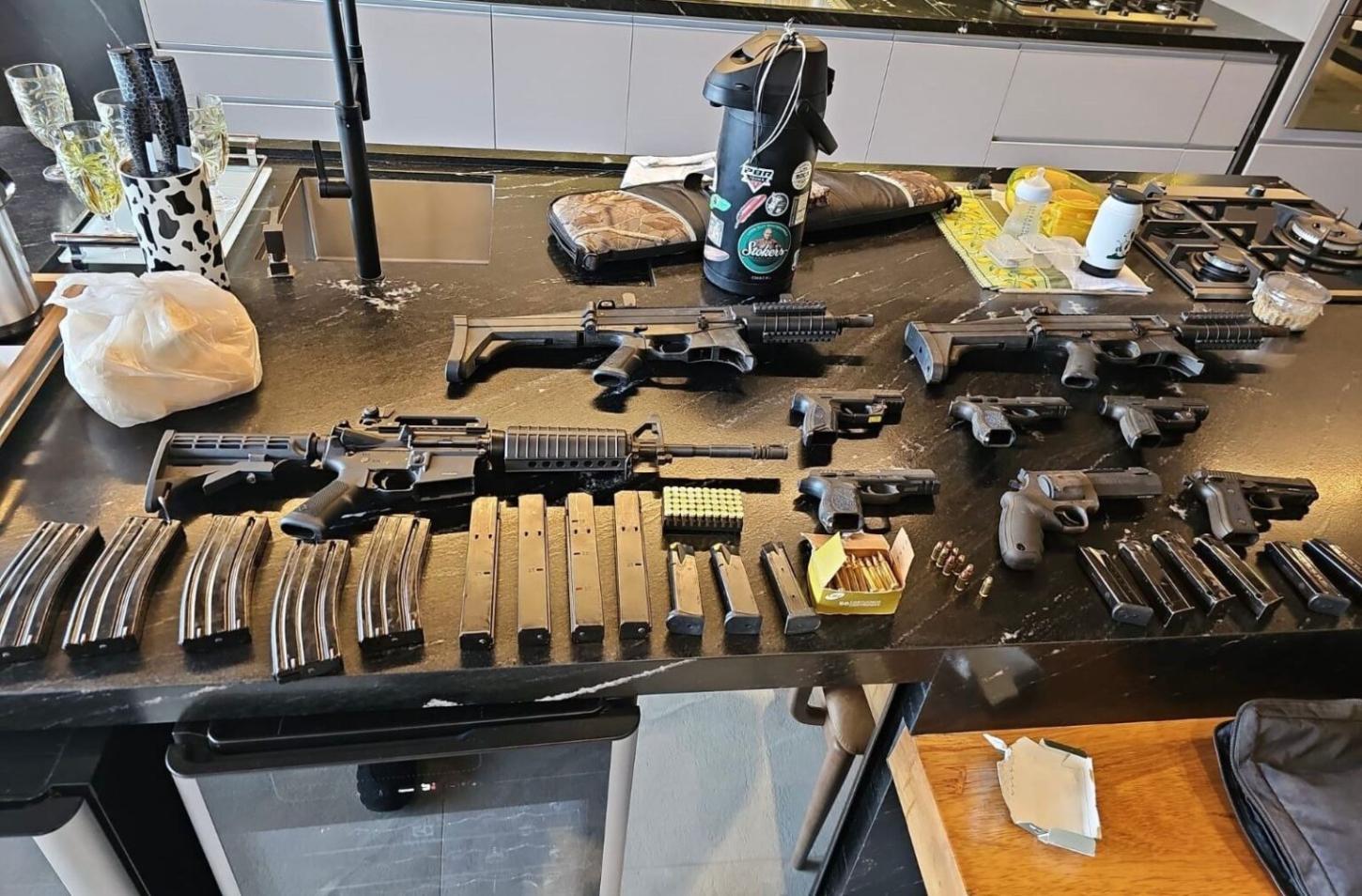 PF combate extração de ouro ilegal no sul do Pará e apreende arsenal de guerra