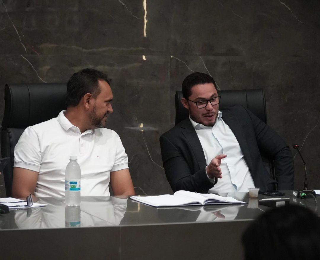 Dr. Rener participa de sessão na Câmara Municipal de Redenção