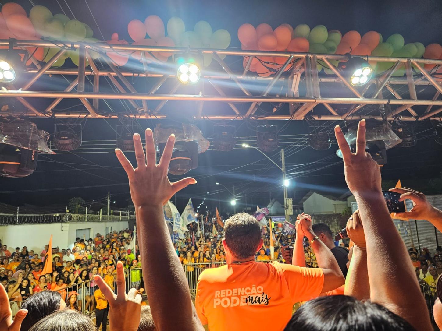 Último comício de Dr. Rener reforça favoritismo com apoio popular