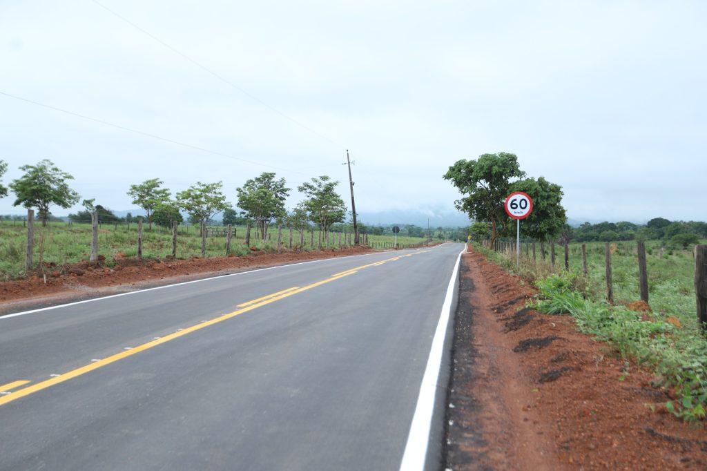 Canaã: Moradores da VP-13 recebem 3,32 Km de asfalto do Programa Asfalto no Campo