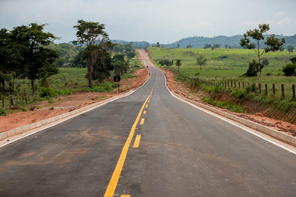 Moradores da zona rural celebram inauguração de 4,59 km de asfalto na VP-80