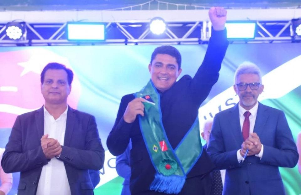 Jeilson Reis é empossado prefeito de Bom Jesus do Tocantins