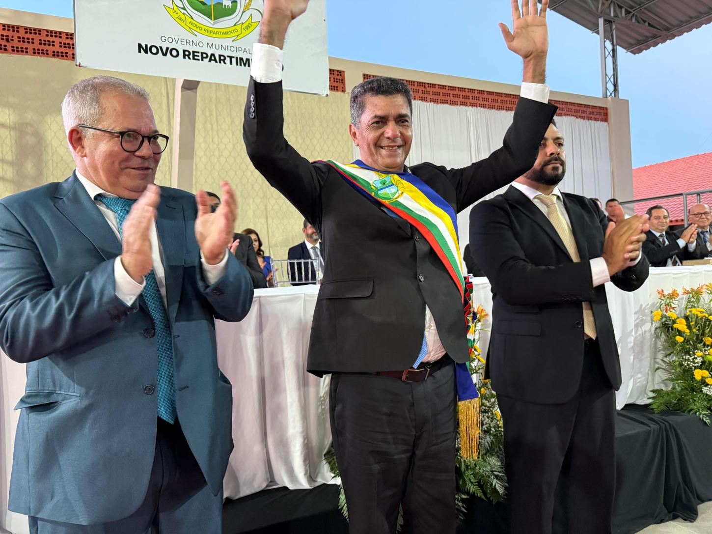 Prefeito Valdir Lemes é empossado para novo mandato em Novo Repartimento