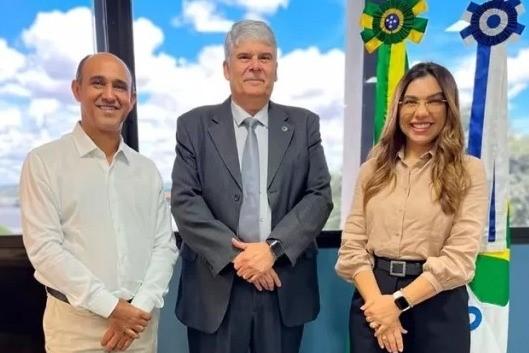 Josemira e Dinilson firmam convênio com Infraero e aeroporto de Canaã vai sair do papel
