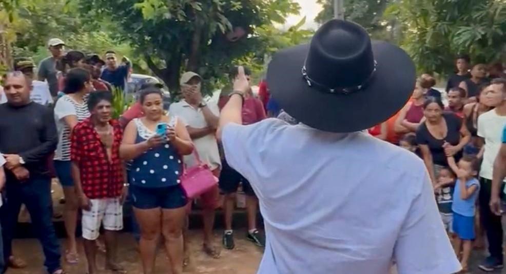 Moradia digna: Aurélio Goiano discute regularização fundiária com a comunidade do Nova Vitória