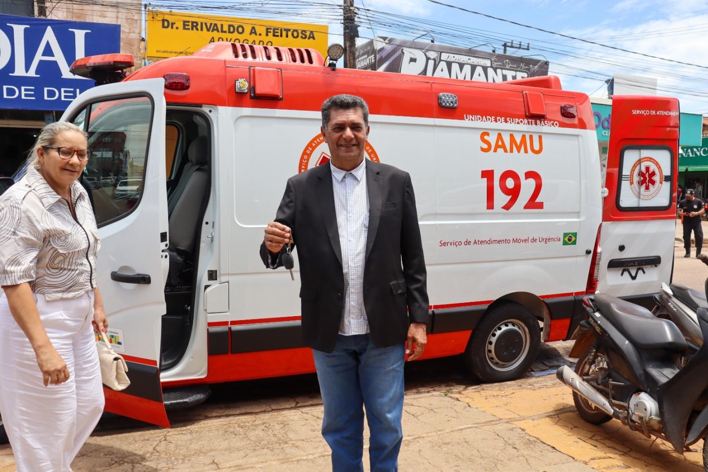 Valdir Lemes conquista uma ambulância nova para o SAMU de Novo Repartimento