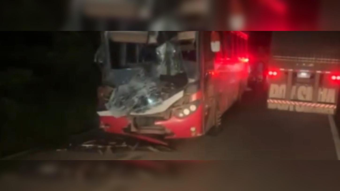 Ônibus e caminhão se envolvem em um grave acidente na BR-158, próximo a Redenção