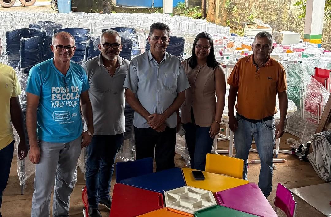 Pela educação! Valdir Lemes garante equipamentos para as escolas de Novo Repartimento