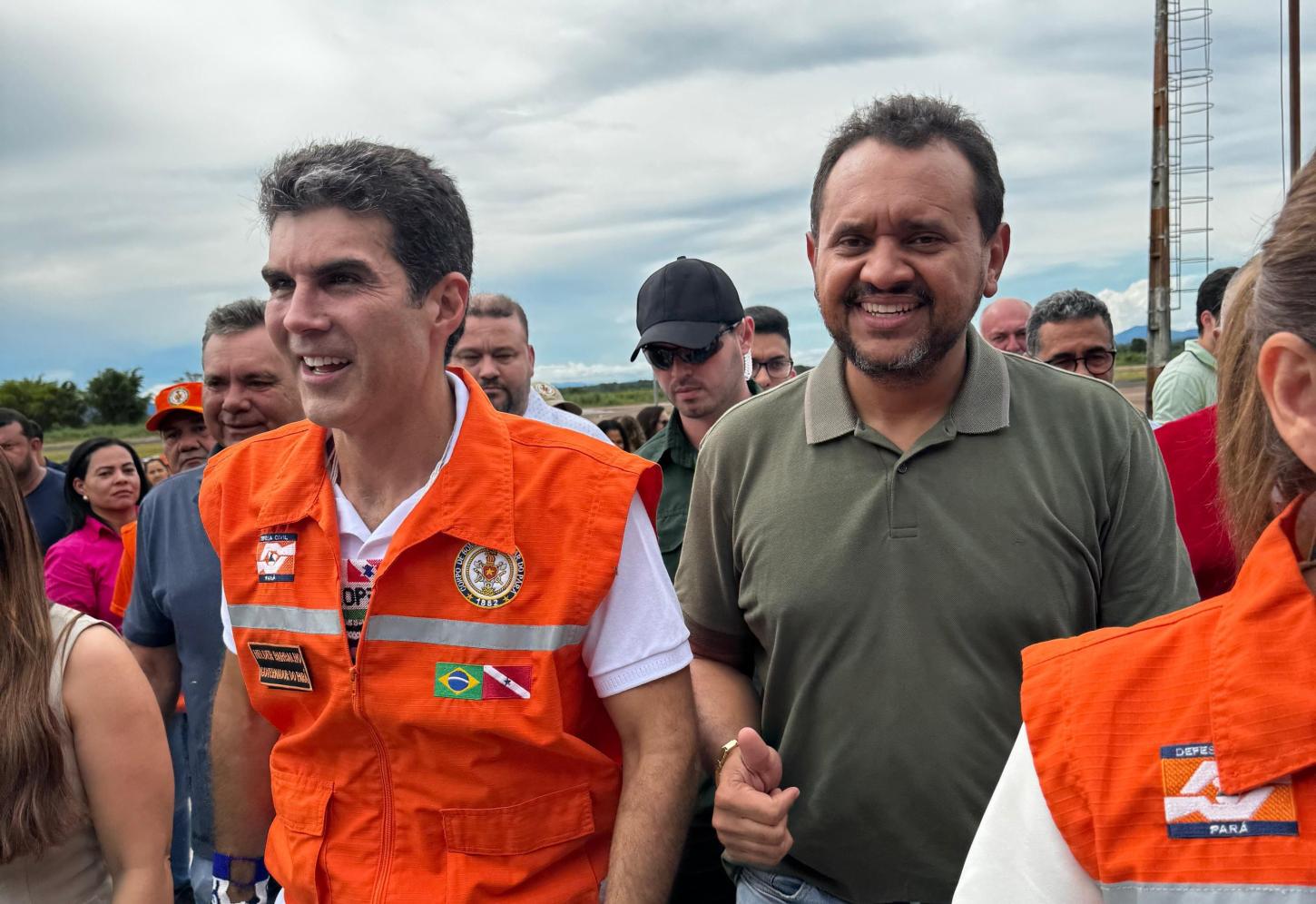 Helder e Dr. Rener entregam mais de mil cestas básicas a famílias necessitadas de Redenção