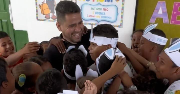 VÍDEO: Wagno Godoy ganha recepção calorosa dos estudantes de Itupiranga