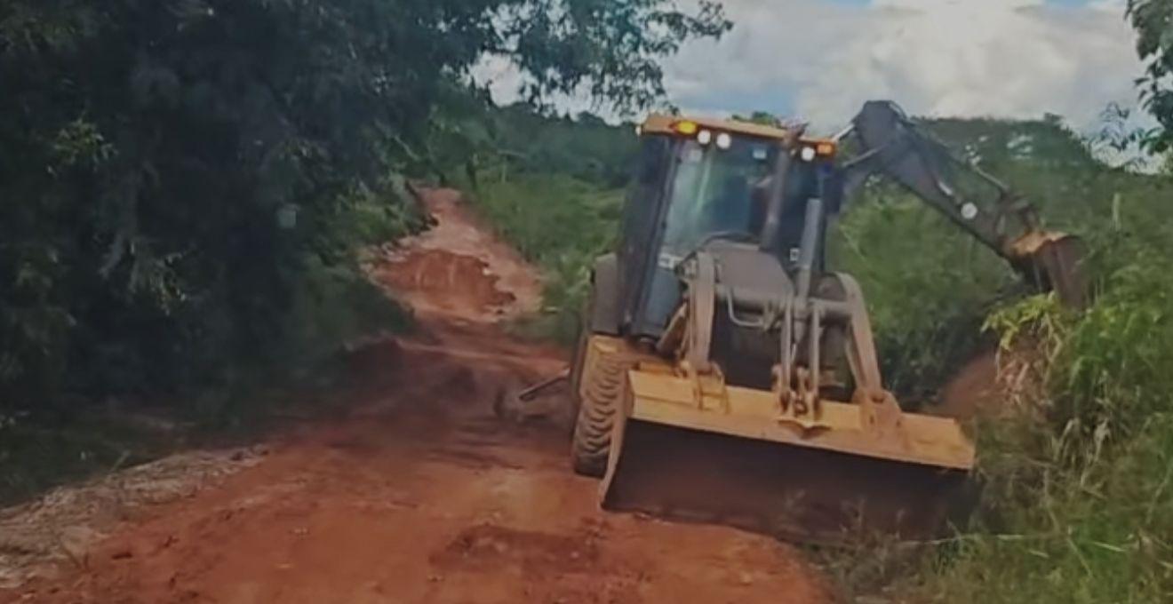 Chega de atoleiro! Gestão Aurélio Goiano intensifica recuperação das estradas vicinais em Parauapebas