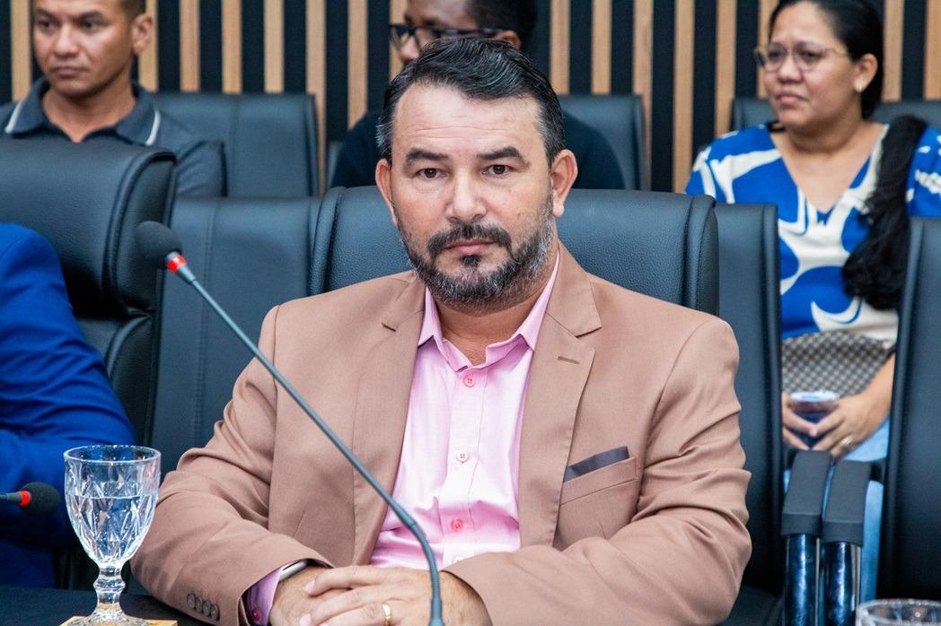 Cleido Braz indica e Câmara aprova bandeiras do Brasil, Pará e Canaã em rotatórias do município