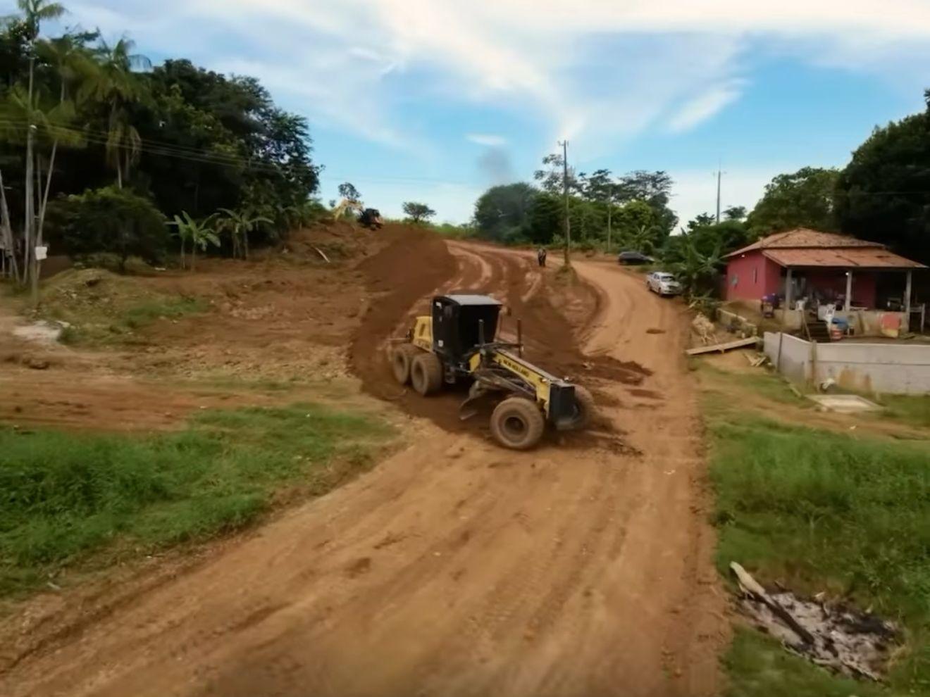 Estradas vicinais de Breu Branco recebem manutenção para melhorar a qualidade de vida da população