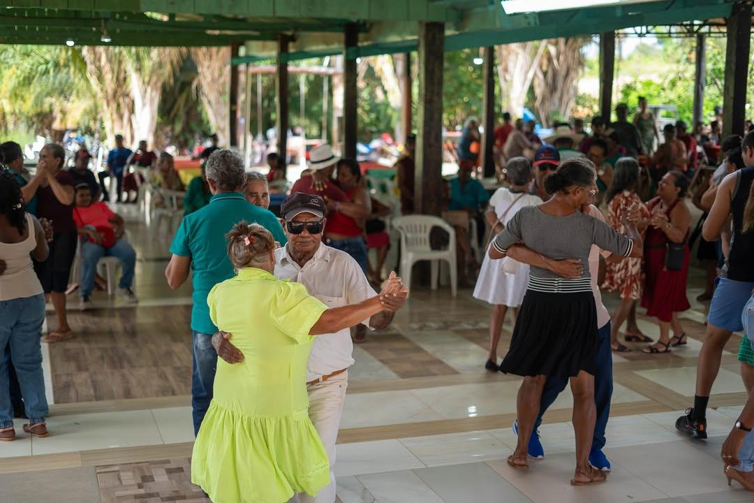 VÍDEO: Prefeitura de Novo Repartimento promove dia especial com muito forró e carinho para os idosos