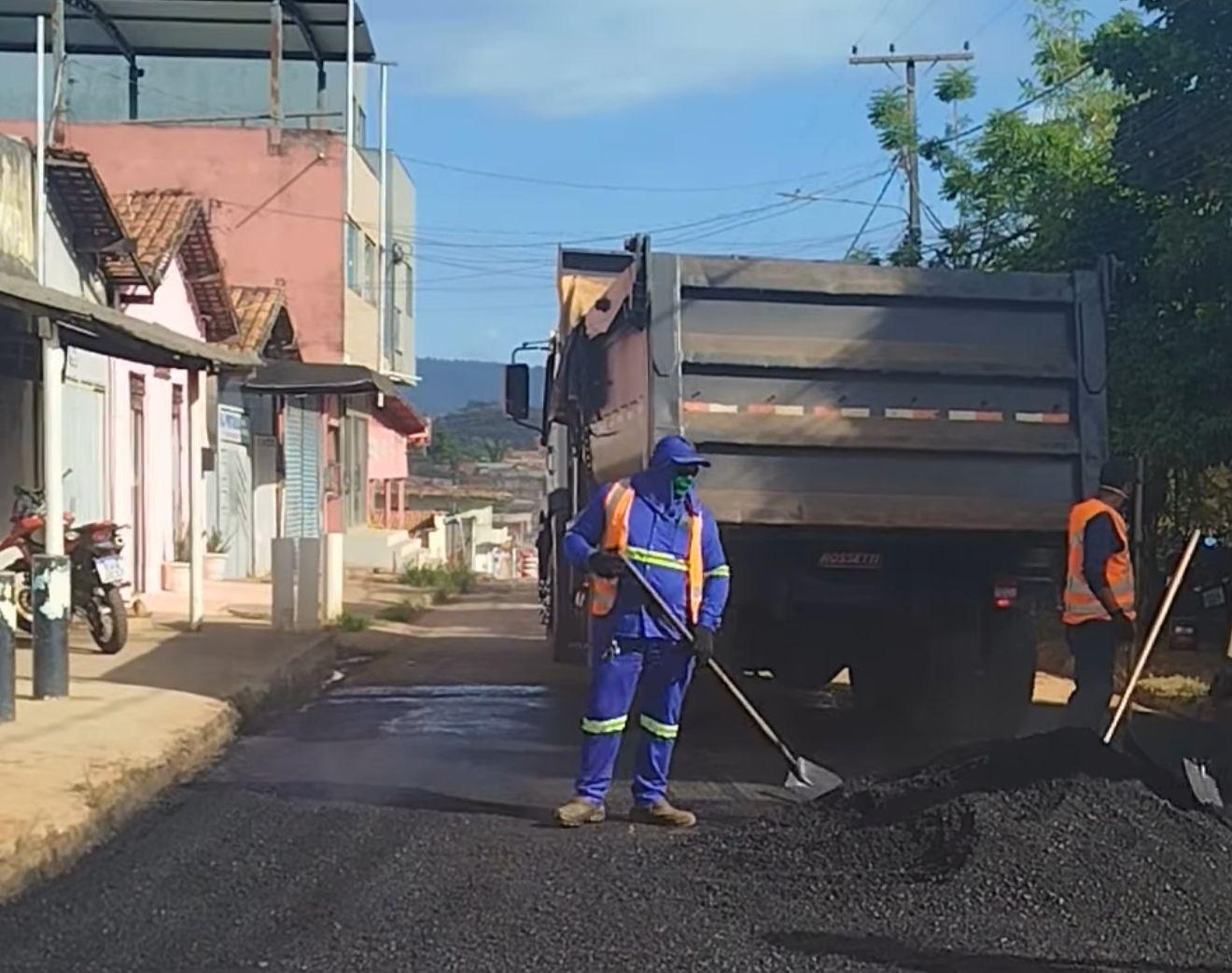 Ruas do bairro Guanabara começam a ser recuperadas pela Operação Buraco Zero em Parauapebas