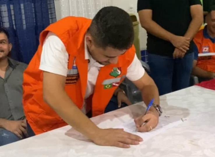 Godoy assina ordem de serviço para construção de ponte de concreto em São Sebastião