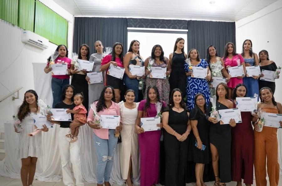 Prefeitura de Novo Repartimento entrega 70 certificados a alunos do Centro de Capacitação