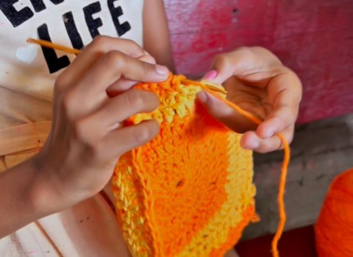 Programa Hora de Aprender: Curso de crochê chega à Vila Tauirí com apoio da SEMAS de Itupiranga