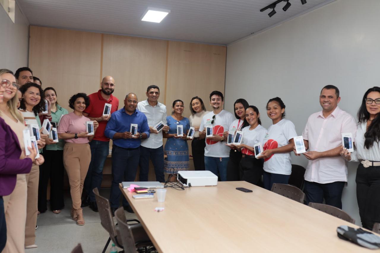 Semas de Parauapebas valoriza e incentiva juventude com a distribuição de mais de 500 celulares
