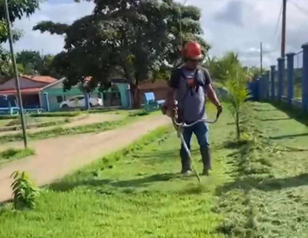 VÍDEO: Praça da Bíblia recebe serviços de limpeza urbana em Pacajá