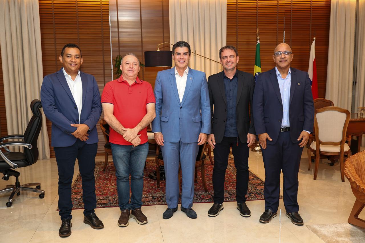 Everton Macias e prefeitos do Compart se reúnem com governador Helder