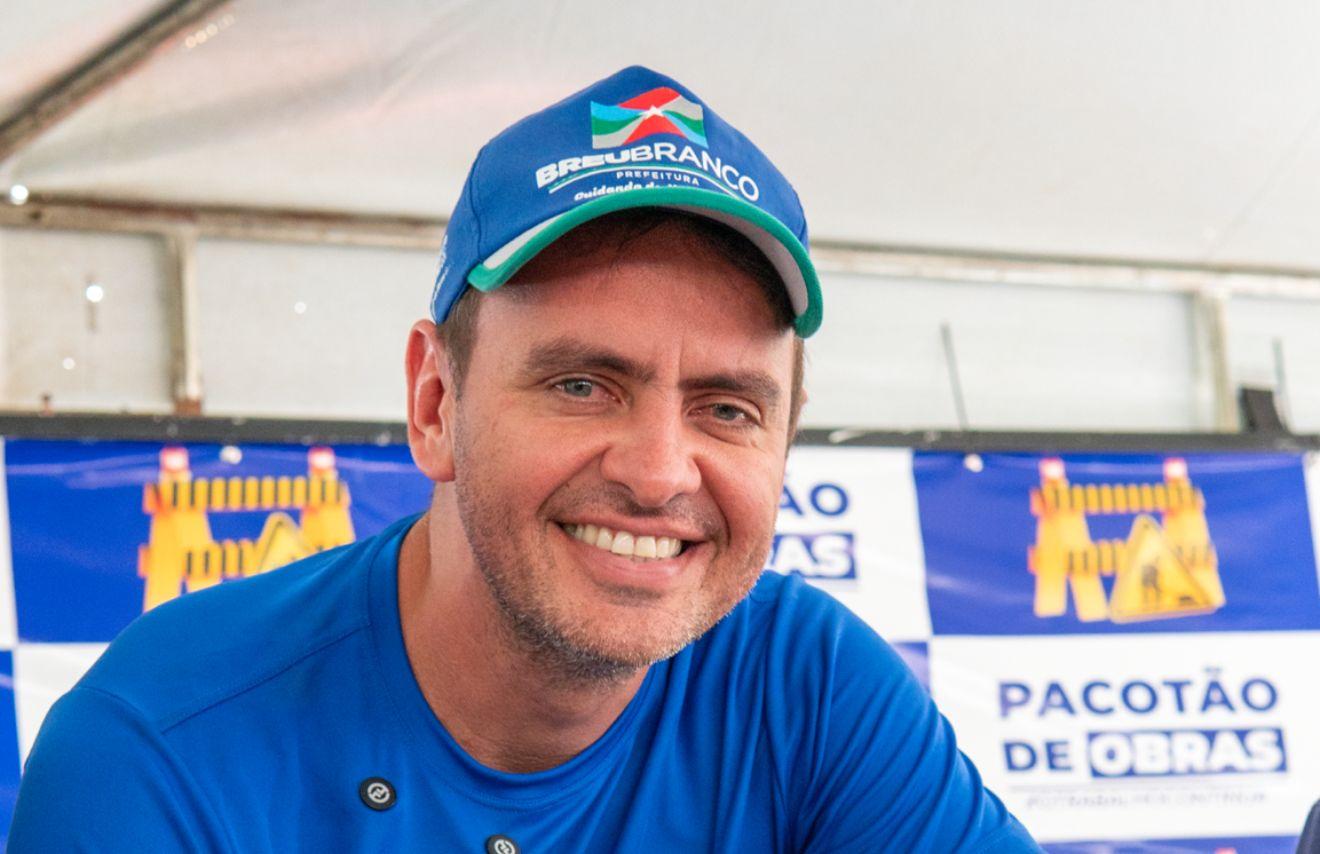 Flávio Mezzomo leva pacotão de entregas à população de Breu Branco neste sábado (30)