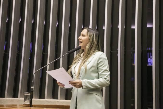 Andréia Siqueira recomendou a aprovação com emenda