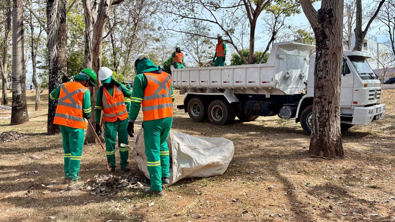 Prefeitura intensifica serviços de limpeza, roço e capina em bairros de Parauapebas
