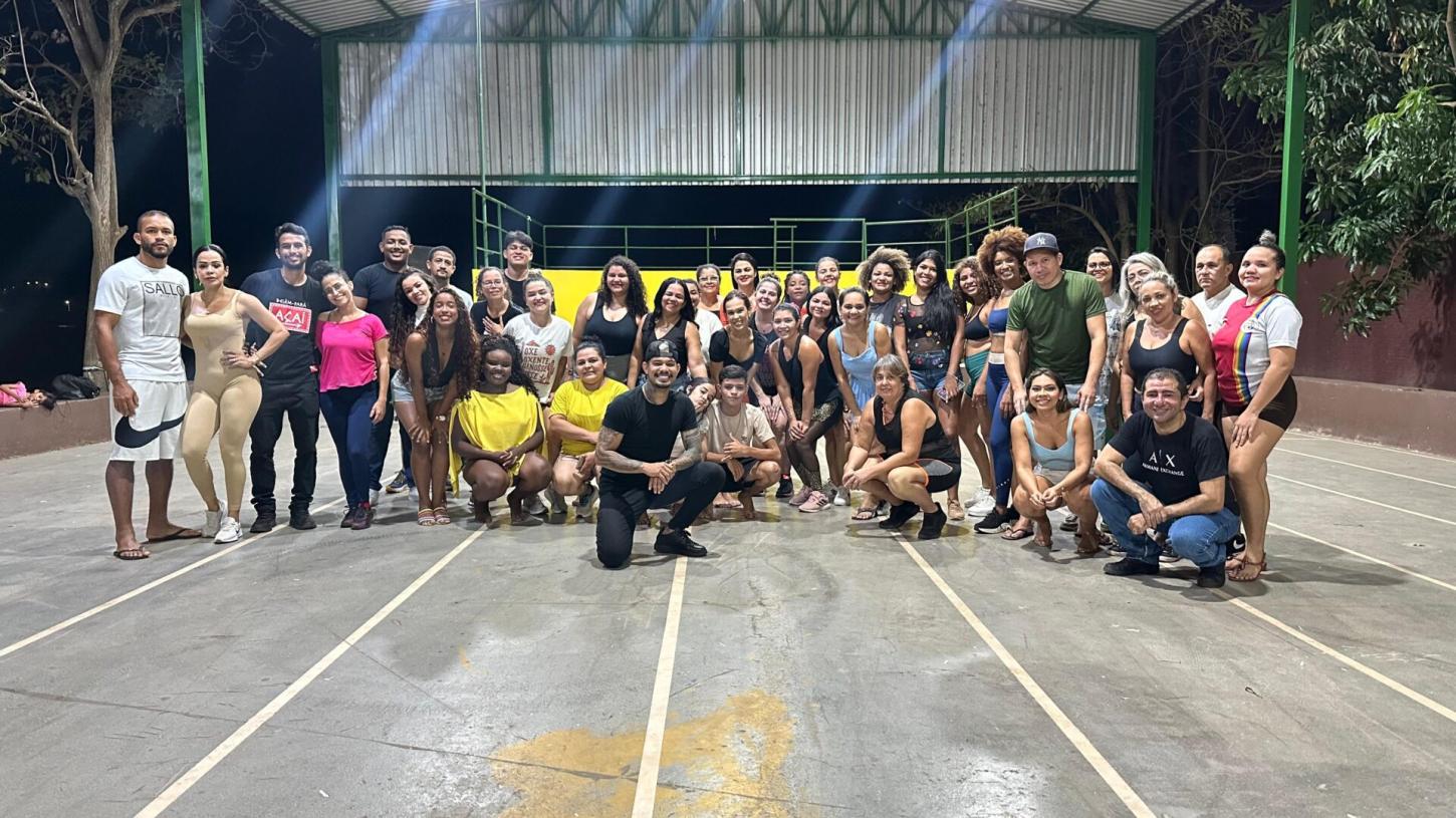 Retorno da Dança a Dois movimenta diversos alunos no Ginásio Poliesportivo Islander Souza