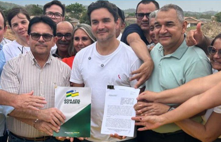 Com apoio de Celso Sabino, Vandin assina construção de nova praça pública em Água Azul do Norte