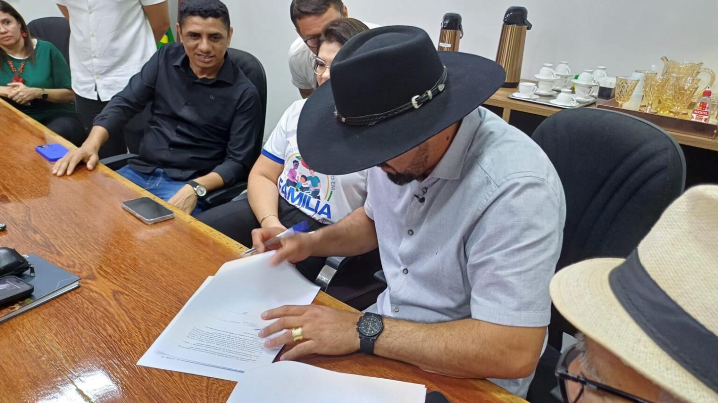 Parceria entre gestão Aurélio Goiano e Ligga garante R$ 5 milhões para saúde, assistência social e meio ambiente em Parauapebas