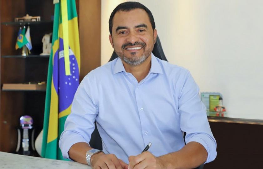 Por fraudes com cestas básicas durante a pandemia, governador do Tocantins é afastado pelo STJ