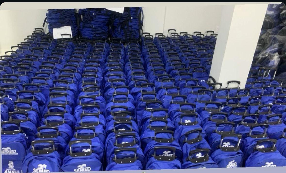 Prefeitura de Anapu realiza entrega de kits escolares para alunos da rede municipal