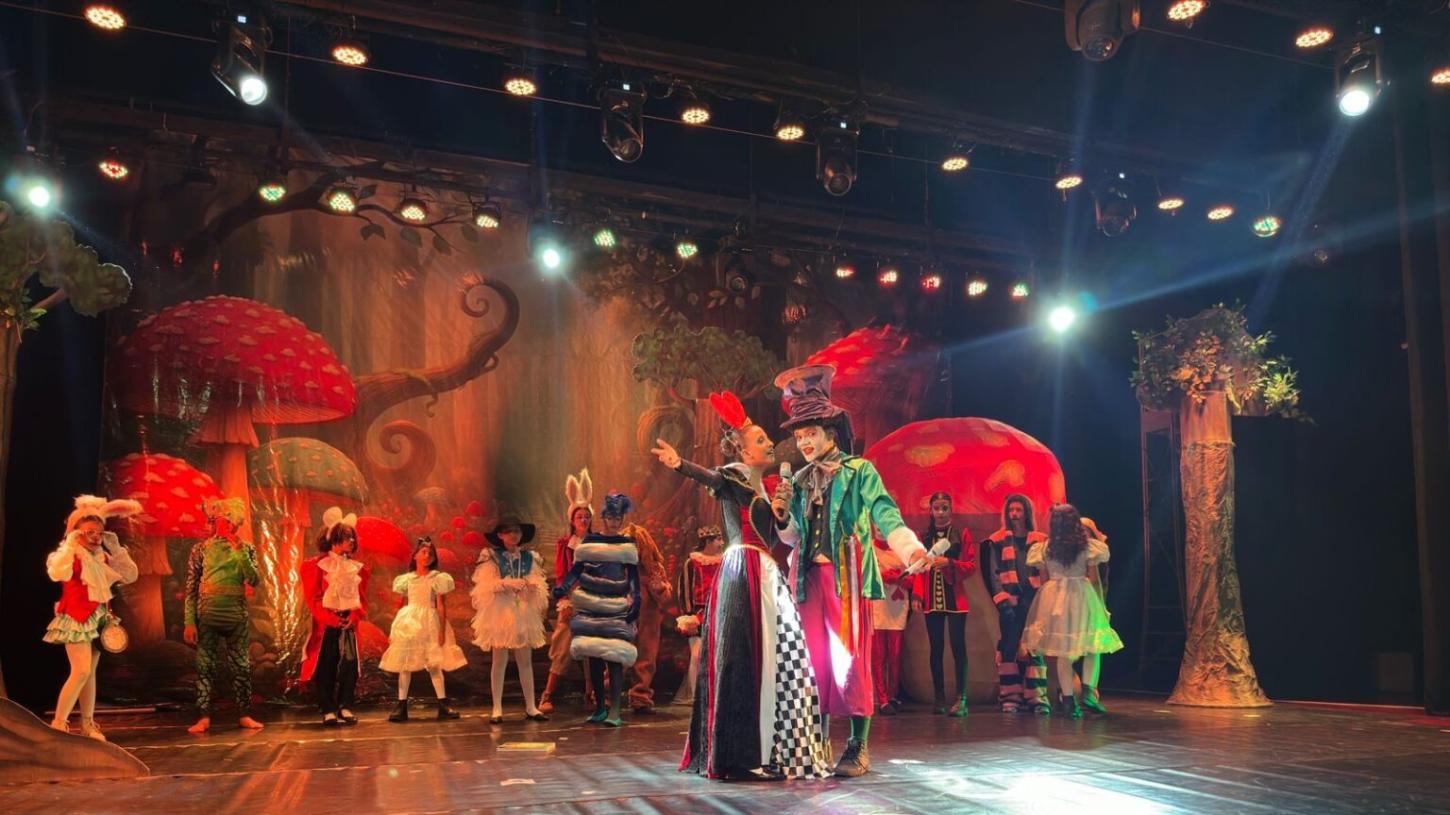Alunos de balé e teatro encerram o ano com recital ‘Alice no País das Maravilhas’